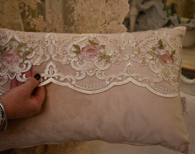 Velvet beige cushion and precious lace "Maria Cecilia" with regal roses