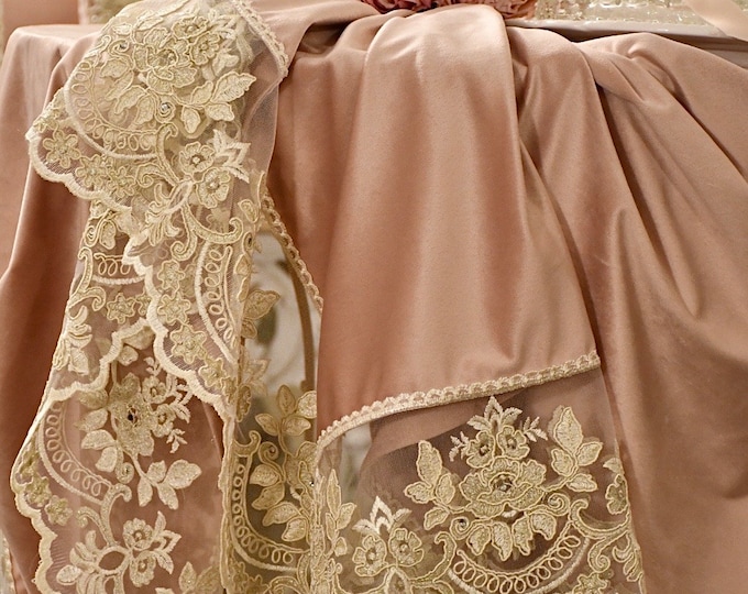 Wonderful tablecloth / table cover in pink velvet and “Claire” lace