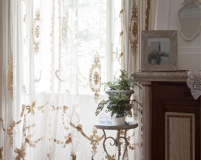 Ancient "Victorian" gold curtain with Italian luxury gold medallion decorations