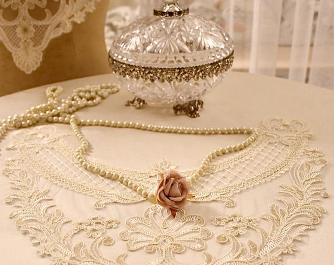 Neoclassical Style Rebrodé Lace Application