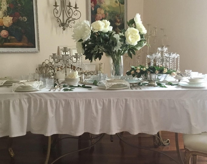 Pure white frilled tablecloth in organic cotton