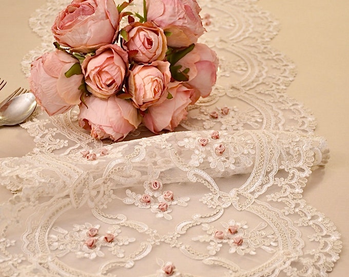 Runner in rebrodè lace with little roses applied “ROSABELLE”