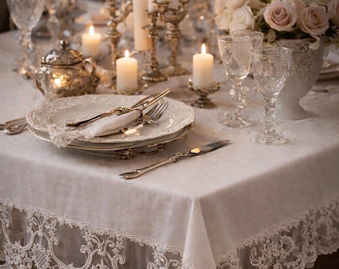 Tovaglia in Puro Lino Stonewashed con Merletto Pregiato Rebrodé Renaissance – Eleganza Sartoriale per Tavole Speciali