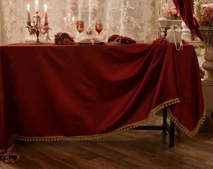 Luxury burgundy table cover “Il Rinascimento” collection