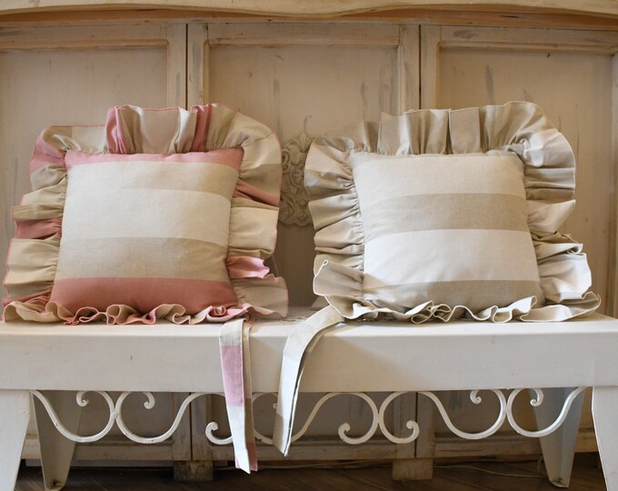 Cushion with striped gala