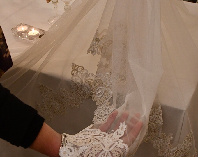 Gorgeous champagne lace and tulle tablecloth