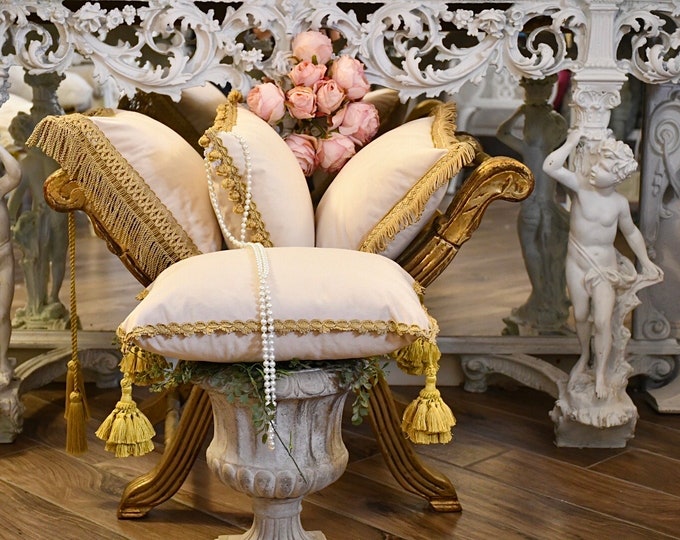 “Duchessa” collection cushion in fine beige velvet and antique gold trimmings