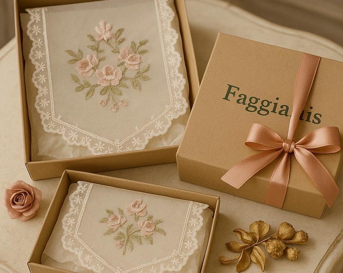 Tris centrini comó e comodini “Rose Regali”