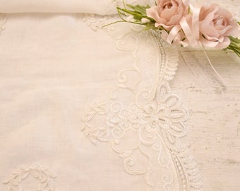 Runner Linen 100% and Italian rebrodè lace "Elisabeth"