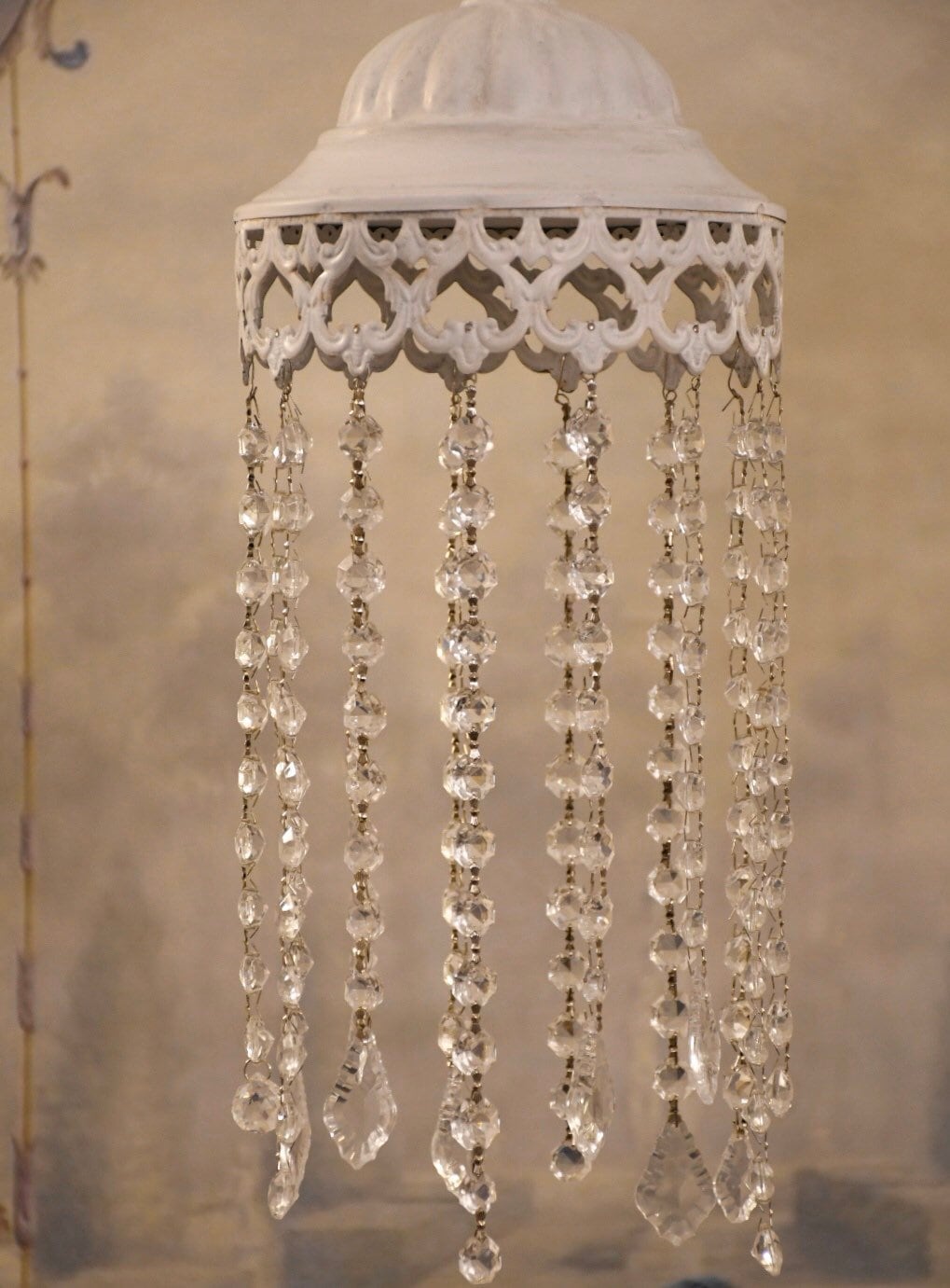 Crystal drops chandelier