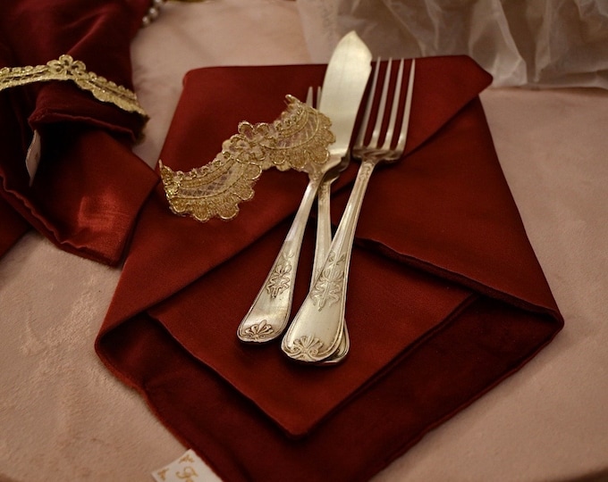 Set of 6 luxory velvet and burgundy satin napkins