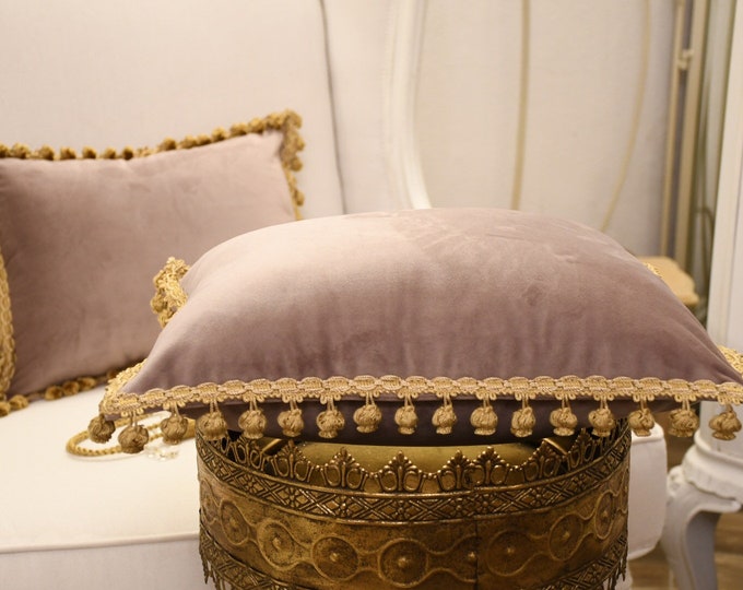 "Duchess" collection cushion in fine velvet and lilac/pink antique gold trimmings