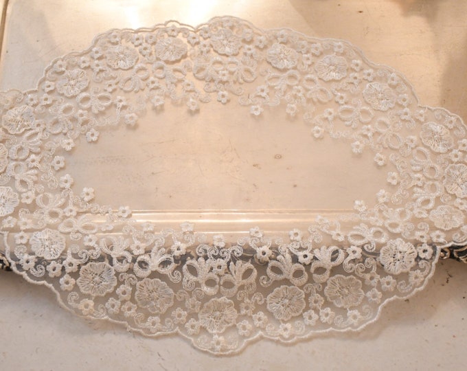 Embroidered organza doily Made in Italy