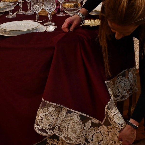 Nappe luxueuse en velours et dentelle précieuse