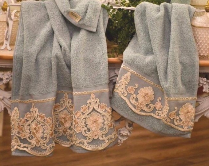 Set of towels in sponge and fine lace “Maria Cecilia”