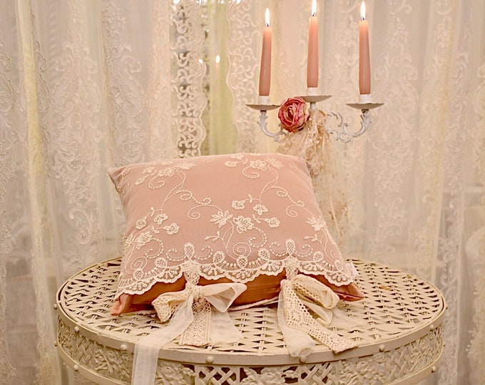 Romantic pillow lace and satin "Silvy" with double bow