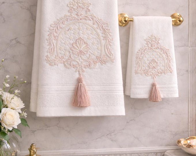 “Sofia” set of towels in sponge and fine lace