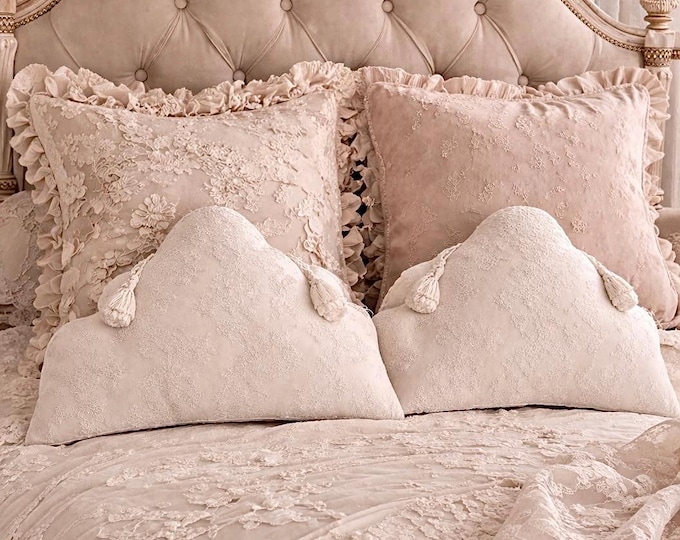 Ivory silk decorative cushion with fine lace and bows – Romantic design, Made in Italy
