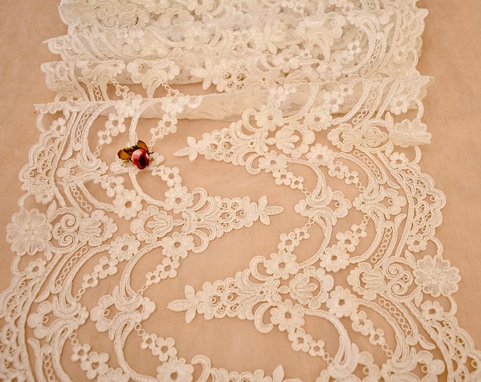 Wonderful Italian rebrodè lace “Liberty” height 37 cm