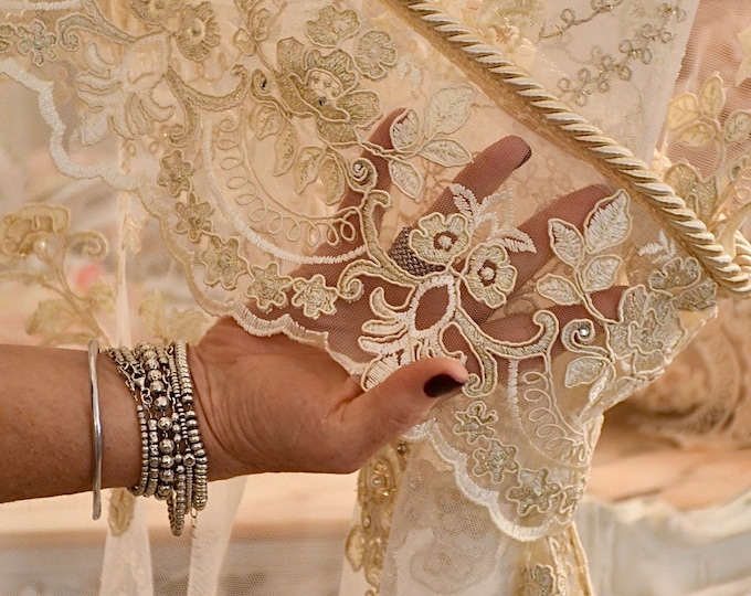 Embrasse for curtains in precious lace “Claire”