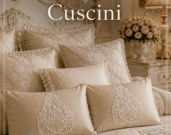 Faggianis pinkish beige velvet cushion – Luxury Collection – Beige tableau with delicate gold filaments
