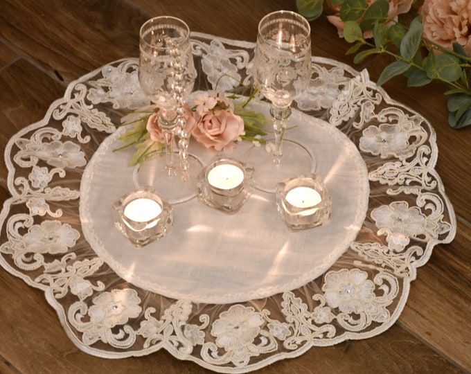 Round doily in white linen and fine lace "MARIA CECILIA"