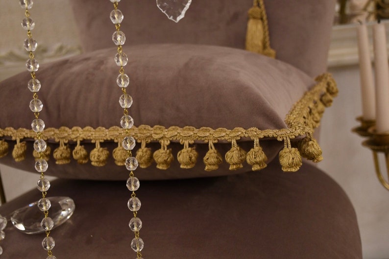 Cushion collection Duchessa fine velvet and antique gold lilacpink trimmings