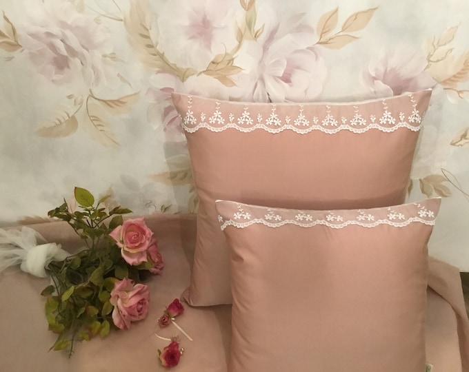 Light antique pink taffeta and lace pillow cover handmade in Italy