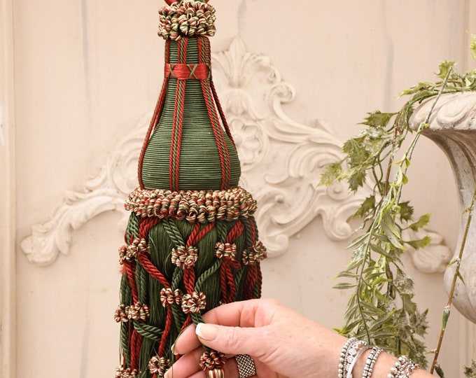 Luxury 19th Century Amber Victorian Style Curtain Rod.