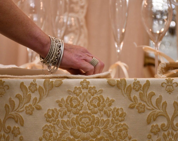 Luxury damask tablecloth gold ivory/Red Coral collection “Royal Style” Medaglione