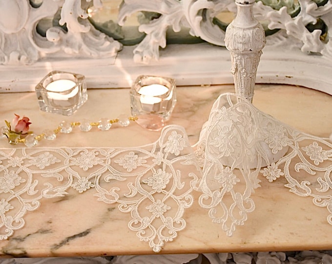 Lace in white embroidered tulle "Corinne"