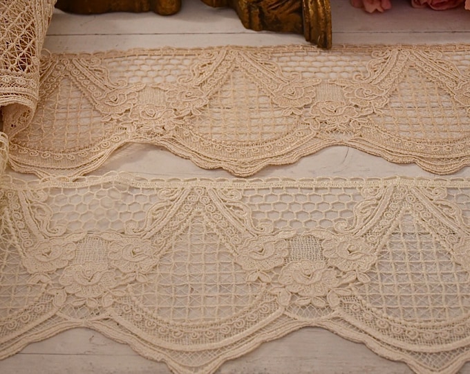 Macramé lace border