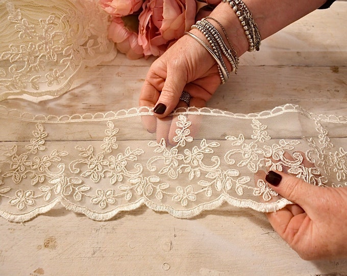 “Eloide” Italian ivory embroidered tulle border, height 11 cm
