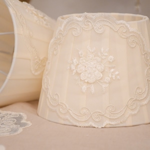 Romantic lampshade in silk and ivory lace image 1