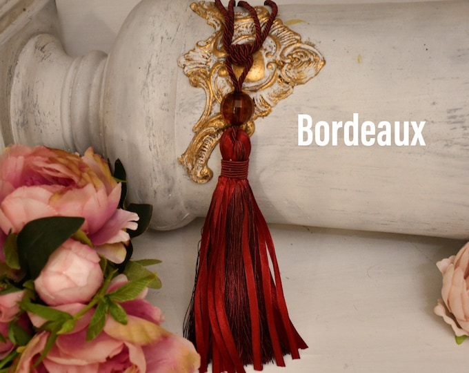 Tiebacks/Embrasse for "Engy" curtain