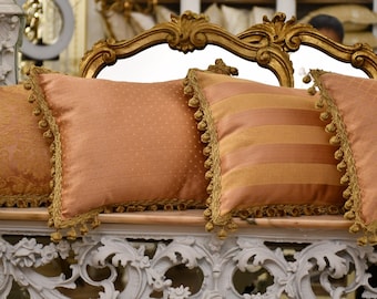 Cushion with antique pink luxury damask trimmings "Royal Style" collection