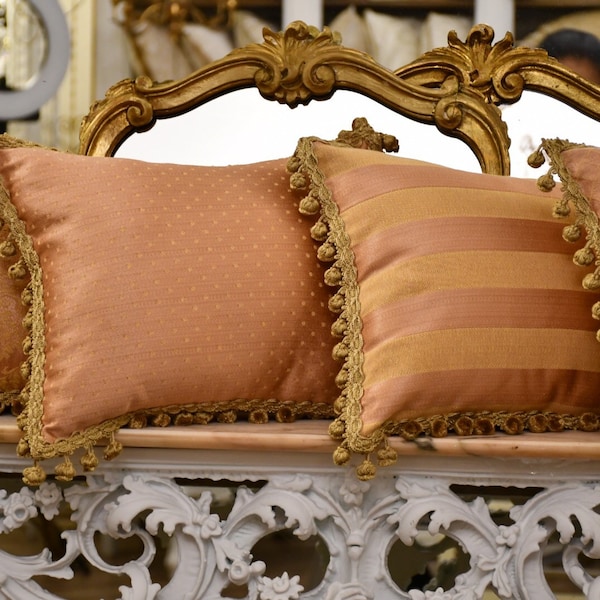 Cushion with antique pink luxury damask trimmings "Royal Style" collection