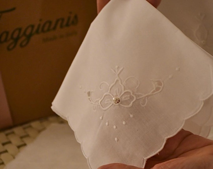 Set of 6 embroidered cotton batiste handkerchiefs - Refined gift packaging