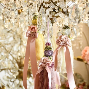 Porte-clés "Lily" rose et blanc avec décoration de roses et de soie pour portes, meubles, luxe italien