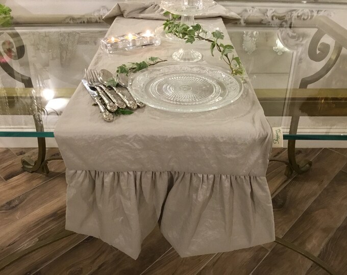 Pearl gray runner in wrinkled taffeta