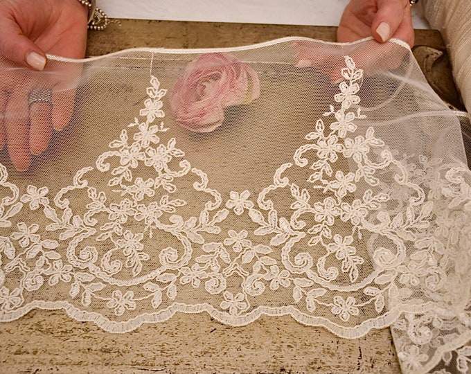 “Eloide” Italian ivory embroidered tulle border, height 23 cm