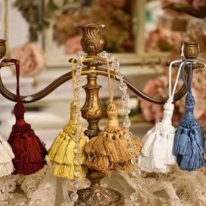Burlesque tassel key bow