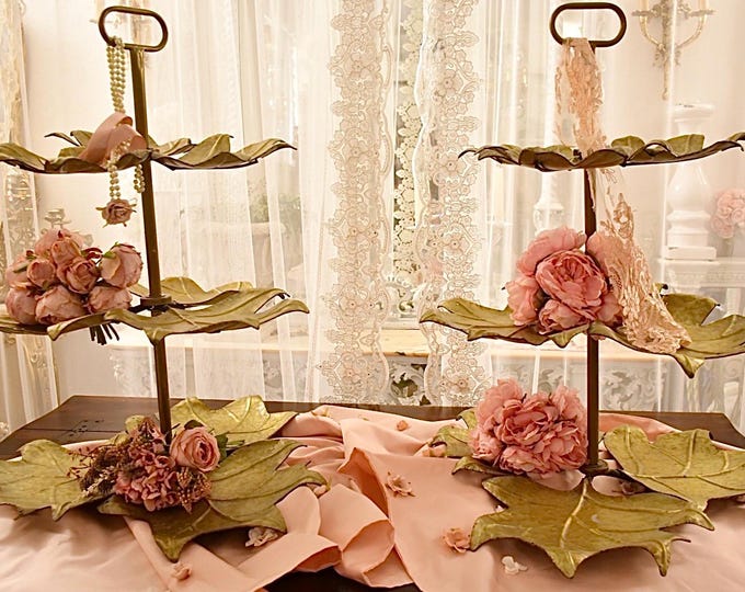 Wonderful Leaf Shaped Wedding Cake Stands in Gold Color