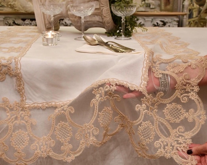 Runner in precious white cotton and beige lace “Renaissance”