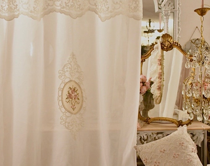 “Rose Regali” curtain with valance