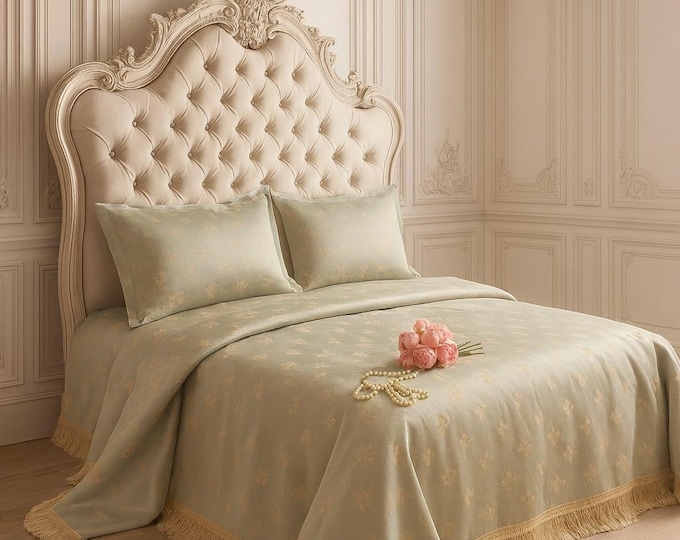 Wonderful and luxurious bedspread with Florentine lily