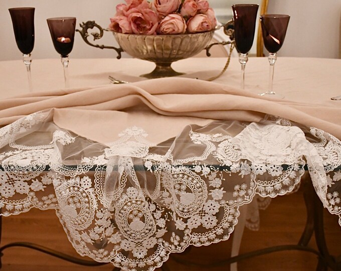 Tablecloth in pure pink linen and lace "Madame"