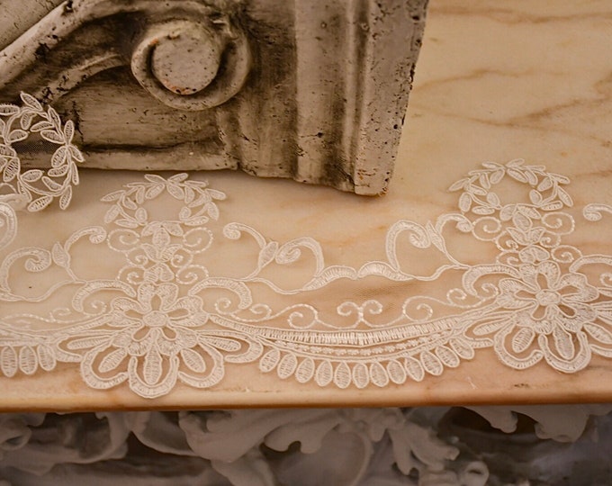 “Elisabeth” rebrode lace