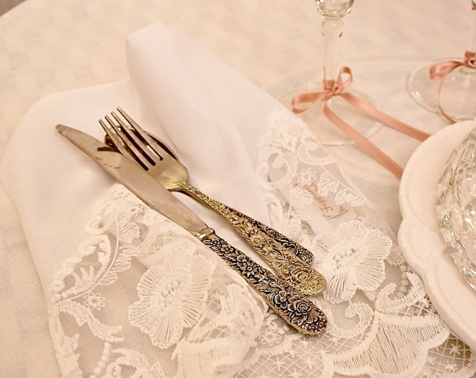 Refined “Maria Louise” linen blend napkin