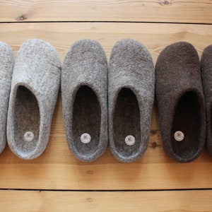Felt slippers / Size: S = 36 - 38, M = 39 - 41, L = 42 - 44, XL = 45 - 47 / 100% wool / round felted without seam